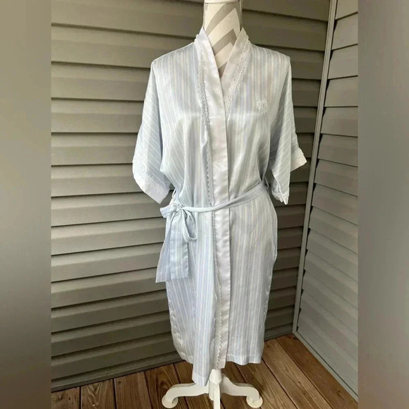 VTG- Dior Soft Satin Robe White -Blue Lace Short Sleeves Side Pocket With Logo M - Picture 1 of 16